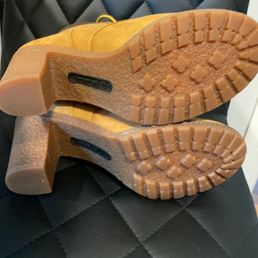 VINTAGE WOMENS TIMBERLAND HEEL BOOTS. - Picture 5 of 8